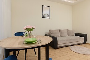 Kolejowa Cozy Apartment by Renters