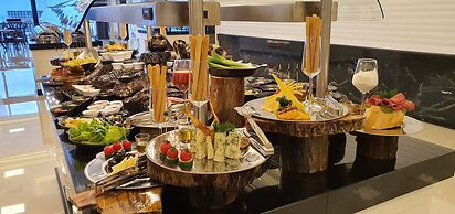 Mc Palace Hotel
