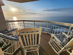 1405 Waters Edge Resort 1 Bedroom Condo by RedAwning