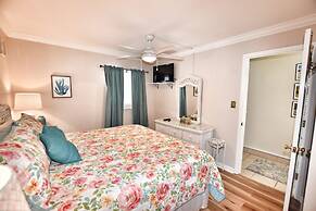 1405 Waters Edge Resort 1 Bedroom Condo by RedAwning