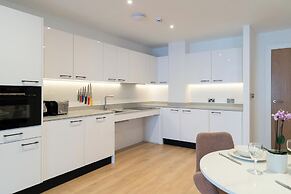 PREMIER SUITES Edinburgh Fountain Court