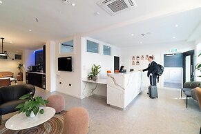 PREMIER SUITES Edinburgh Fountain Court