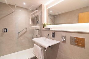 PREMIER SUITES Edinburgh Fountain Court