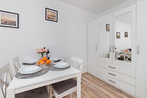 Pet-friendly Studio Gdansk by Renters