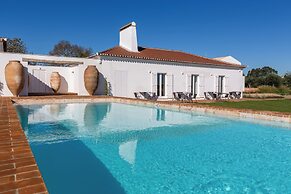 Cenoura-Brava Villas & Suites.