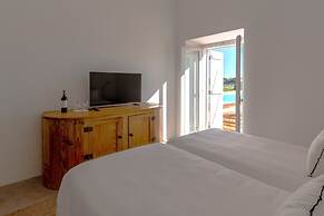 Cenoura-Brava Villas & Suites.