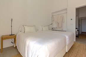 Cenoura-Brava Villas & Suites.