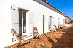Cenoura-Brava Villas & Suites.