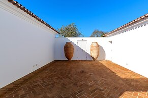 Cenoura-Brava Villas & Suites.