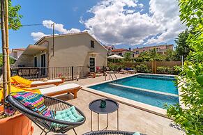 Maria - Private Pool & Parking - H