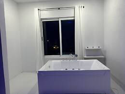 Luxury 5BD Loft in Prime Location