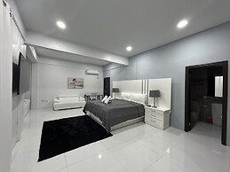 Luxury 5BD Loft in Prime Location