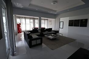 Luxury 5BD Loft in Prime Location