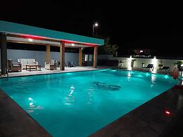 Luxury 5BD Loft in Prime Location