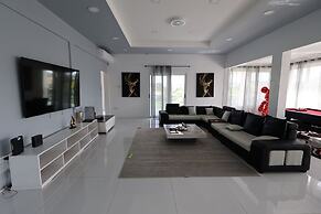 Luxury 5BD Loft in Prime Location