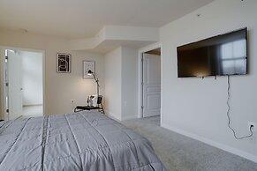Nice 2BR Condo at Pentagon City