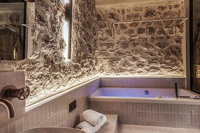 ACRO Upscale Residences