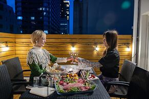 ONE WORLD Sakaisuji Hommachi