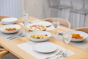 ONE WORLD Sakaisuji Hommachi