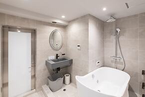 ONE WORLD Sakaisuji Hommachi