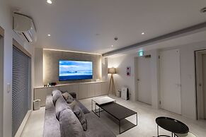 ONE WORLD Sakaisuji Hommachi