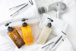 ONE WORLD Sakaisuji Hommachi