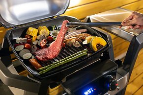 ONE WORLD Sakaisuji Hommachi