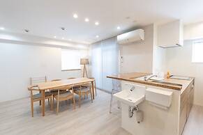 ONE WORLD Sakaisuji Hommachi