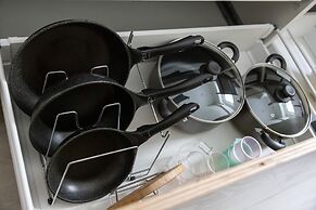 ONE WORLD Sakaisuji Hommachi