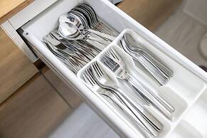 ONE WORLD Sakaisuji Hommachi