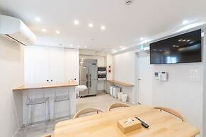 ONE WORLD Sakaisuji Hommachi