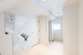 ONE WORLD Sakaisuji Hommachi