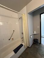 Howard Johnson by Wyndham Edson