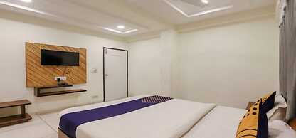 Everest Hotel