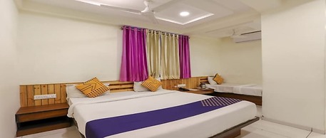 Everest Hotel