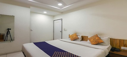 Everest Hotel