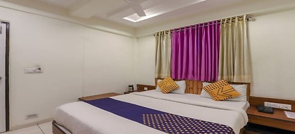 Everest Hotel