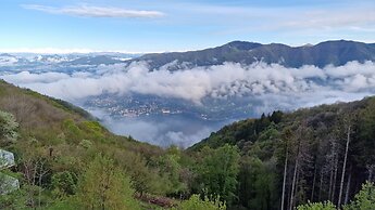 Capanna Cao Como Lake