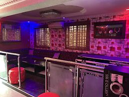 Islanders Lounge and Hotel