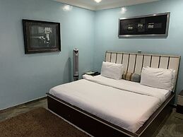 Islanders Lounge and Hotel