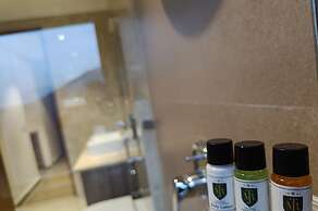 The Jungle Mountain Retreat