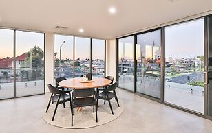 Indulge Apartments City View Penthouses
