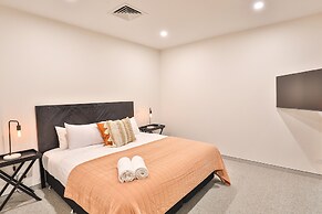Indulge Apartments City View Penthouses