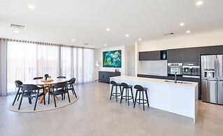 Indulge Apartments City View Penthouses