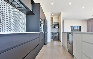 Indulge Apartments City View Penthouses