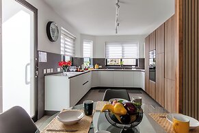 Exceptional Sunlit Apart Marsaskala Bay