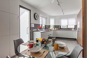 Exceptional Sunlit Apart Marsaskala Bay