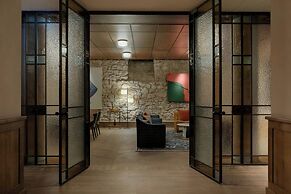 Stradom House, Autograph Collection