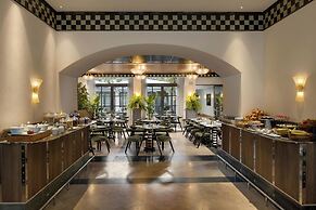 Stradom House, Autograph Collection