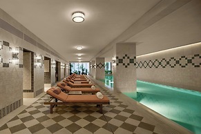 Stradom House, Autograph Collection